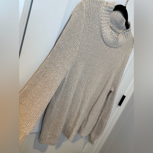 Abercrombie & Fitch Women’s Beige Funnel Neck Sweater Size XL - Picture 3 of 5